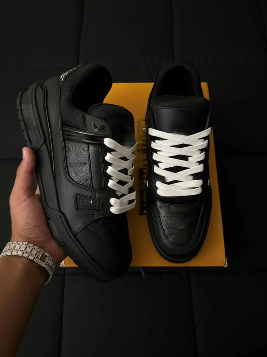 All blk L Sneakers